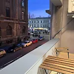Double Near Square 2 Balconies Appartamento