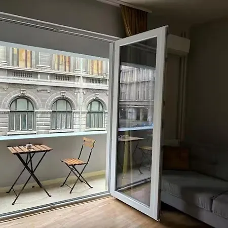 Double Near Square 2 Balconies 公寓