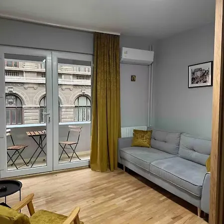 Double Near Square 2 Balconies בוקרשט
