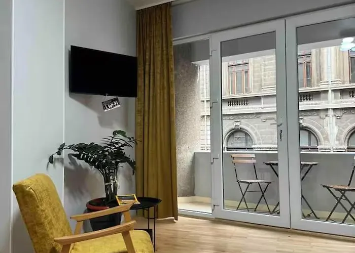 Double Near Square 2 Balconies