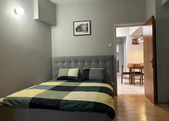 Double Near Square 2 Balconies * 布加勒斯特