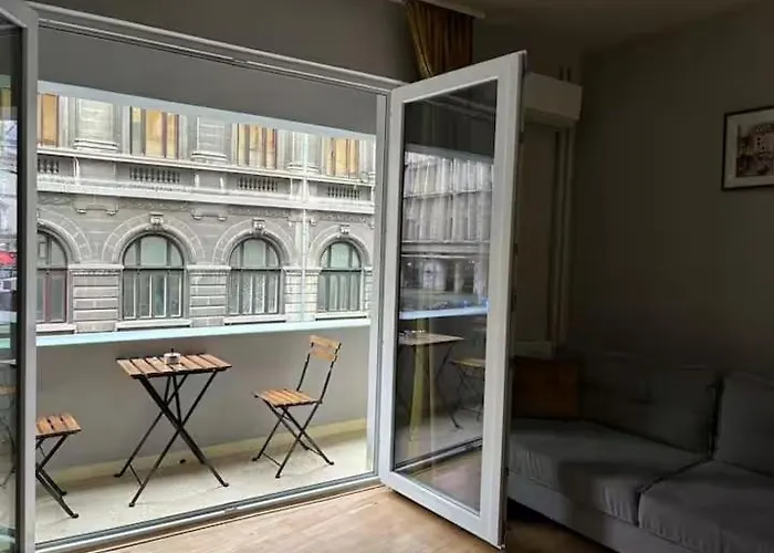 Double Near Square 2 Balconies 公寓