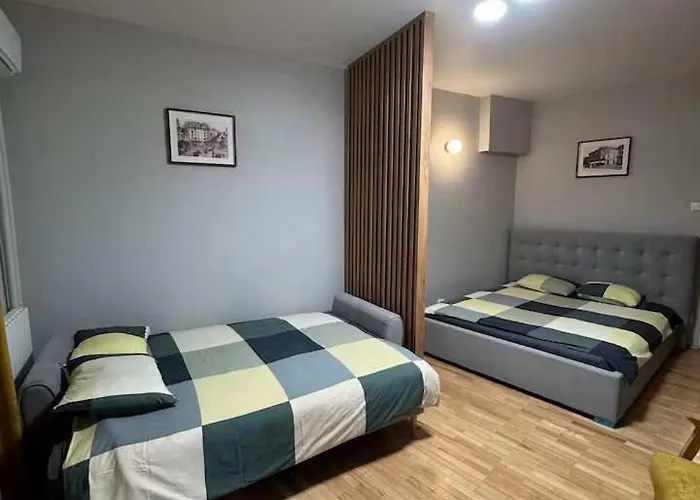 Double Near Square 2 Balconies * 布加勒斯特